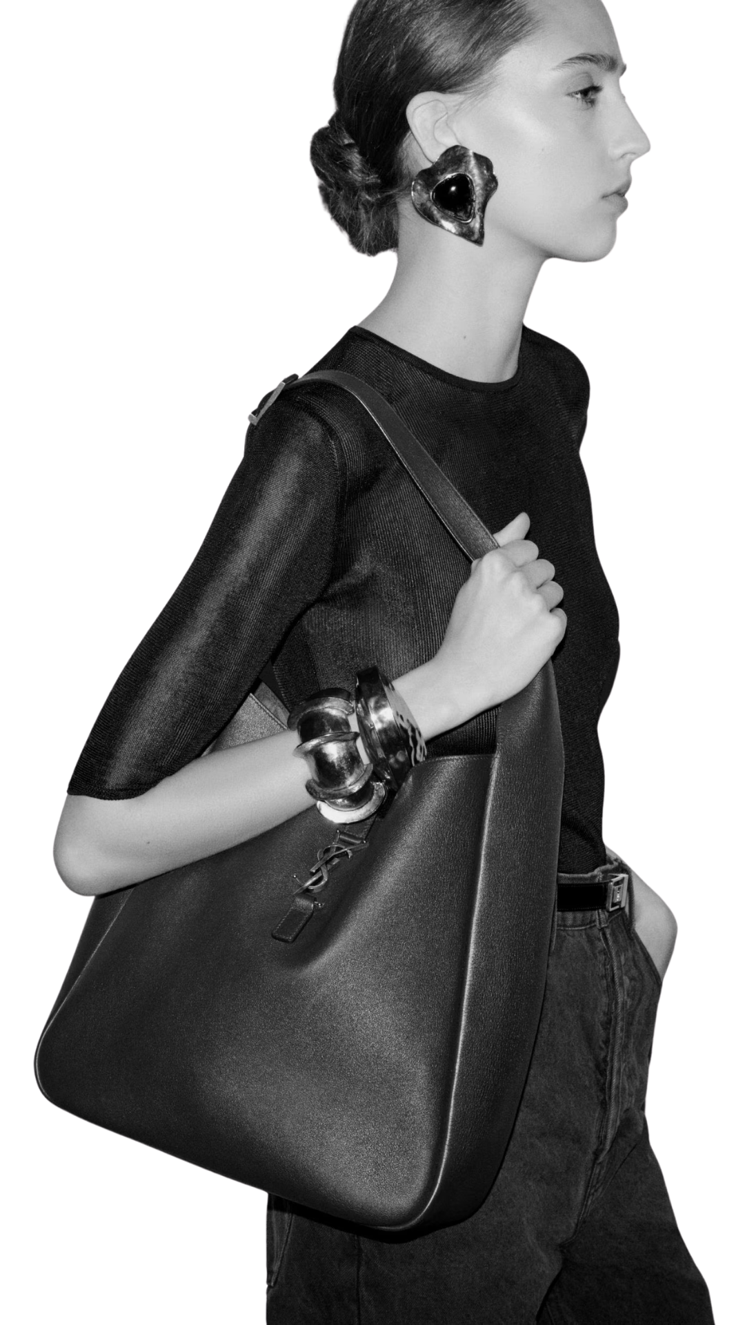 LE 5 À 7 supple Large in Black Grained Leather