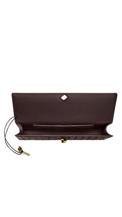 Andiamo Clutch in Fondant
