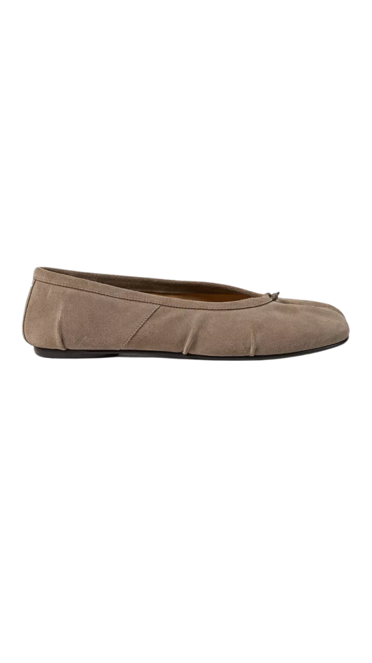 Tabi Ballerina in Taupe Suede
