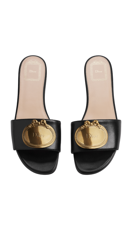 Médaillon Buckle Slide in Black Lambskin