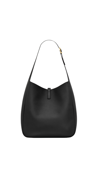 LE 5 À 7 supple Large in Black Grained Leather