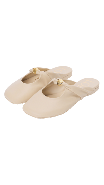 Pebble Soft Mule in Dough Nappa Lambskin