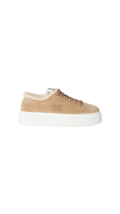 Zapatillas de ante y borreguillo en beige desierto