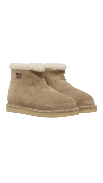 Ankle-High in Beige Suede Boots