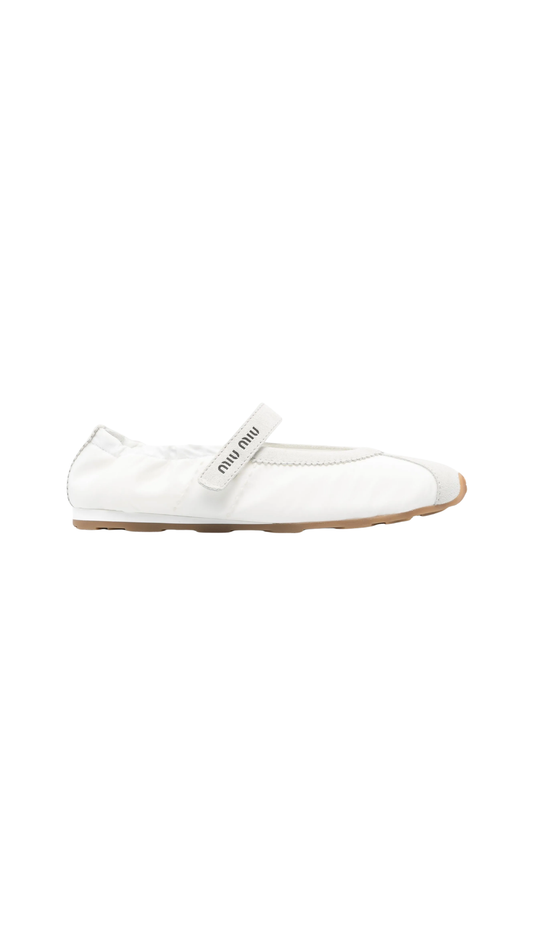 Plume Suede Ballerinas in White