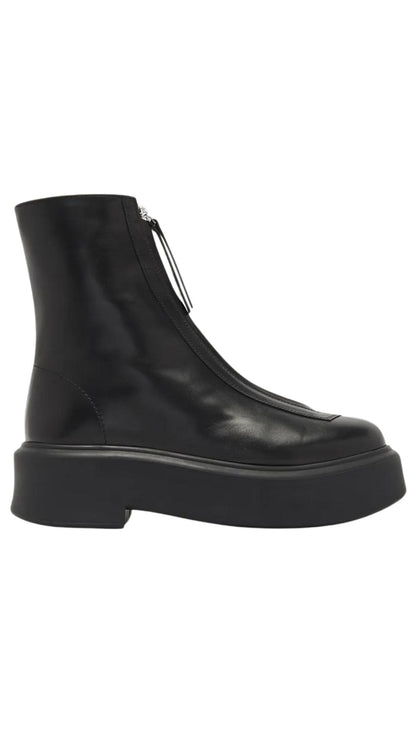 Zipped Boot I in Leather