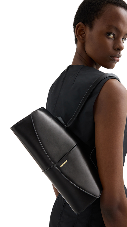 Linea Shoulder in Black Leather