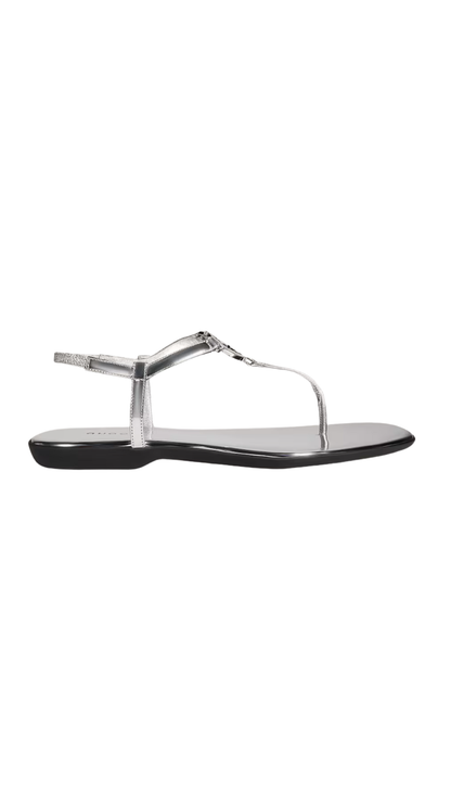 Thong Sandal with Interlocking G in Metallic Silver Leather
