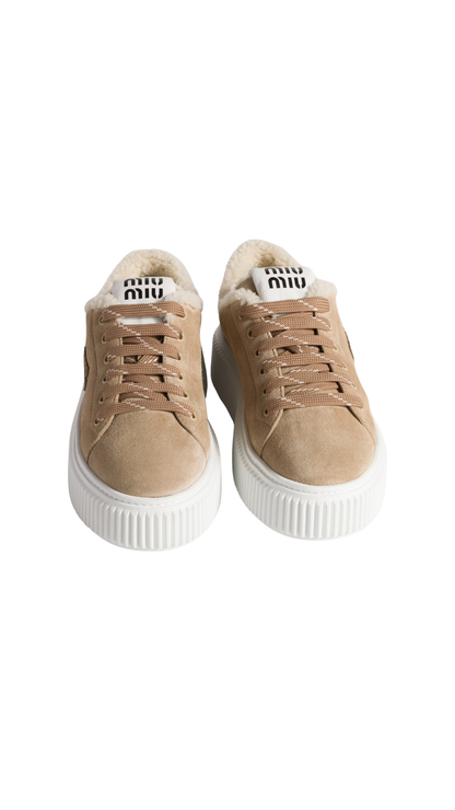 Zapatillas de ante y borreguillo en beige desierto