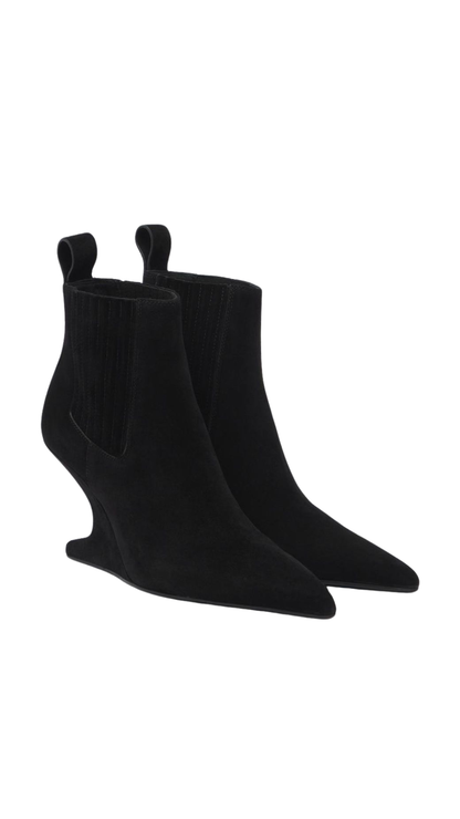 Cantilever Boots in Black
