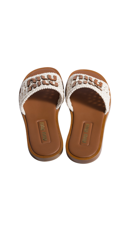 Chanclas de ganchillo y cuero en color marfil