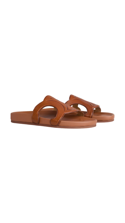 Triomphe Slide In Tan Calfskin - Vegetal Tanning