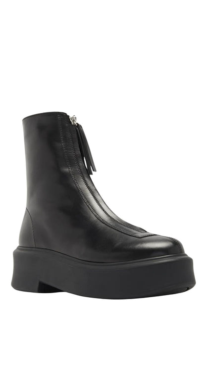 Zipped Boot I in Leather