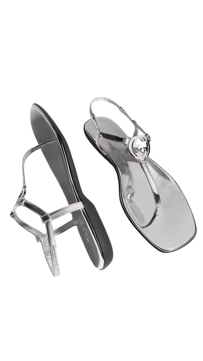 Thong Sandal with Interlocking G in Metallic Silver Leather