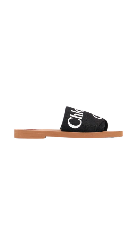 Mule plana Woody en negro